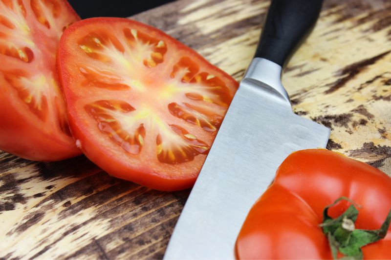 how to use a serrated knife to cut meat