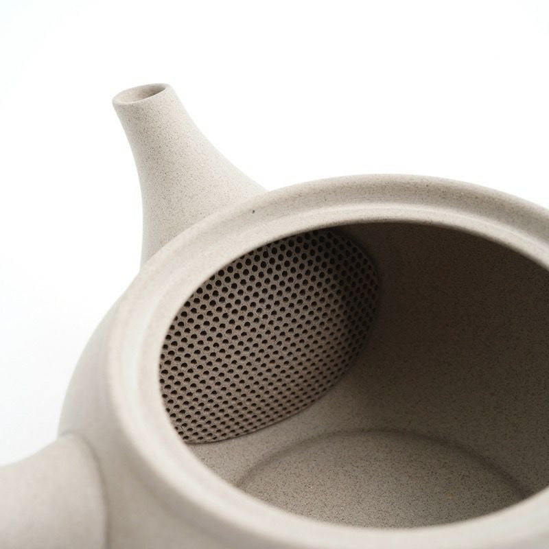 Built-in ceramic mesh strainer inside the gray Jinsui kyusu